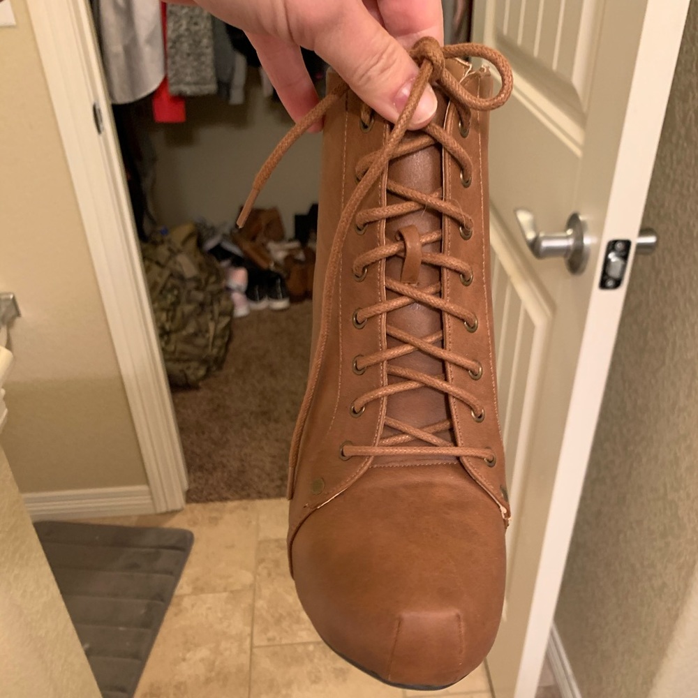 Heel boot